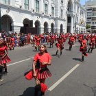 2565 personas son las que conforman el personal que le da vida al desfile, de los cuales 2400 son parte de las 40 instituciones educativas