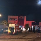 La uniformada estaba sola al momento. Sus dos compañeros estaban patrullando la zona. Fue trasladada en ambulancia hasta el hospital