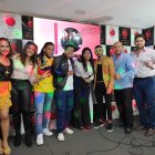 El equipo 

de la radio 

con los participantes.