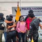 La fémina fue liberada y entregada a sus familiares. Hubo llanto y abrazos tras el ansiado reencuentro.