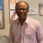 Oswaldo Valencia, es conocido como Mr. Soul Train por el programa con éxitos de los años 70 y 80 que realizó en Telecntro, hoy TC Televisión.