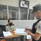 La última foto que se tomó Verito en el ‘camello’. Aparece con el subteniente Jiménez.