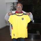 El ganador es un econo mista que regenta una ferretería en el sur de la capital.