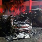 Queman dos carros de la exesposa del reguetonero Cosculluela