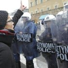 Detenidos dos policías griegos por violar presuntamente a joven en comisaría