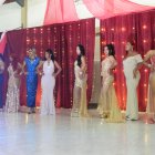 Ocho mujeres trans desfilaron como candidatas para Reina Trans Playas durante la noche del viernes 14.