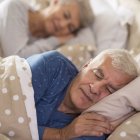 Dormir 5 horas o menos a los 50 eleva el riesgo de enfermedades crónicas