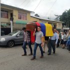 El cuerpo de la uniformada permaneció cerca de 20 horas en el Comando de Policía, sus compañeros le dieron el último adiós.