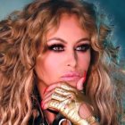 Paulina Rubio fue objeto de burlas, chistes y memes por su ocurrencia de hacer  sus necesidades fisiológicas en la playa