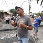 Anzoni Jesús Abreu fue el  valiente  que socorrió al piloto sobreviviente. Una mujer lo ayudó.