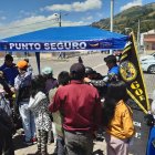 Miembros de las unidades especiales de la policía compartieron con los niños.