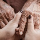 Una abuelita fue golpeada por ladrones