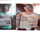 Arquímides Vera abrió su EXTRA y se ganó 50 dólares. Juana Vera posa contenta con su ejemplar que le permitió ganar 10 dólares.