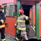 13 miembros del Cuerpo de Bomberos de Quito atendieron la emergencia y sofocaron el incendio.