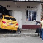 El conductor falleció y el pasajero se fue.