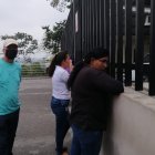 Familiares retiraron los cuerpos en la morgue de la localidad.