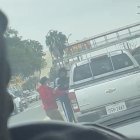 Un video aficionado dio cuenta del atraco a un conductor en la avenida Enrique Ponce Luque.