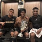 Diego Palacios, Jhegson Méndez y José Cifuentes con el trofeo de la Conferencia Oeste.