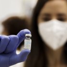 Este patógeno puede propagarse con especial rapidez en ambientes sanitarios y entre pacientes hospitalarios.