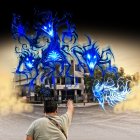 Posibles espectros asustan a los comerciantes que trabajan en las inmediaciones de un edificio abandonado, en el centro de Guayaquil.