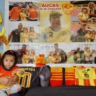 Jenny Quiroz y su hija Adelina, más hinchas de Aucas imposible.