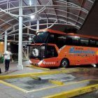 Buses que se dirijan a Guayas y Esmeraldas suspenderán ciertas frecuencias por el toque de queda