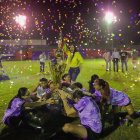 Las chicas de Fienco Sport celebraron luego de obtener el título en el estadio Pablo Sándiford de Durán.