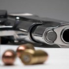 Le dispararon tres veces y luego... ¡siguieron con tres plomazos más!