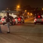 Agentes acudieron a inspeccionar el sitio del ataque.