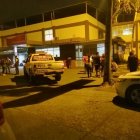 La Policía informó que la víctima del robo también resultó herida por los sospechosos.