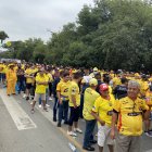 Los hinchas tuvieron que caminar más de 20 minutos para llegar al Monumental.
