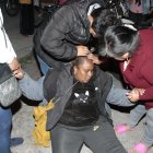 Madres de los internos se desmayaron al conocer la noticia de que habrían sido apuñalados y otros quemados.