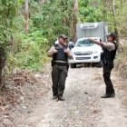 Un cuerpo en avanzado estado de descomposición fue hallado en una guardarraya junto a la vía que conecta al cantón Esmeraldas.