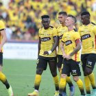 La defensa de Barcelona es un verdadero dilema. Rodríguez (i) sí podrá estar