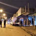 Sujetos en moto atacaron al cantante peninsular mientras caminaba por la zona.