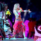 A través de un tuit, la cuenta World Music Awards publicó que la colombiana y el grupo estaría en la presentación del evento deportivo.