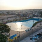 La piscina tiene capacidad para 1.000 personas, pero nunca está llena con toda esa ‘marea’.