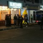 Las autoridades llegaron al sitio para hacer el levantamiento del cadáver.