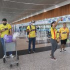 Hinchas bacelonistas se dirigen a Quito al estadio a ver al ídolo, esto sucedió en el aereopuerto