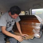 Miguel Bravo Bazurto dijo que intentó ayudar a su mamá, pero no pudo.