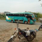 La unidad de transporte donde se cometió el crimen fue trasladada hasta los patios del Comando Policial de Balzar.