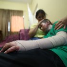 Mathías Emanuel recibe el amor y los cuidados de su madre. Ella dejó de trabajar.