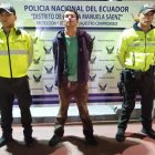 El sujeto se resistió al arresto pero fue sometido por los policías y llevado ante la autoridad.