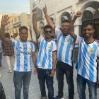 Argentinos 'morochos', como les llaman a ese país a los que no son blancos, hacen barra por este país en Catar. Son migrantes con la camiseta de Messi.