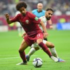 Akram Afif, del club catarí  Al-Sadd, puede jugar por ambas bandas. Con su selección registra 24 goles en 83 partidos.