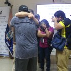 La mañana de ayer la víctima se reencontró con sus padres. Lo recibieron con abrazos.