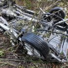 El vehículo quedó destrozado en el fondo del barranco, y no pudo ser recuperado.