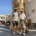 Los Carlos Jiménez, padre e hijo, aprovechan los días para turistear por Doha.