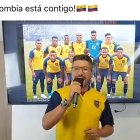 David Lumas, el Trovador de América, grabó su video en homenaje a la Tricolor con una foto de fondo.