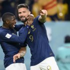 Olivier Giroud fue una de las figuras de Francia al marcar un doblete en la victoria por 4-a sobre Australia, por el grupo D del Mundial.